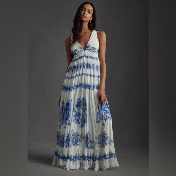 Sachin + Babi Dresses & Skirts - NWT Sachin & Babi Wren Maxi Dress size 12 blue white maxi sleeveless tie floral